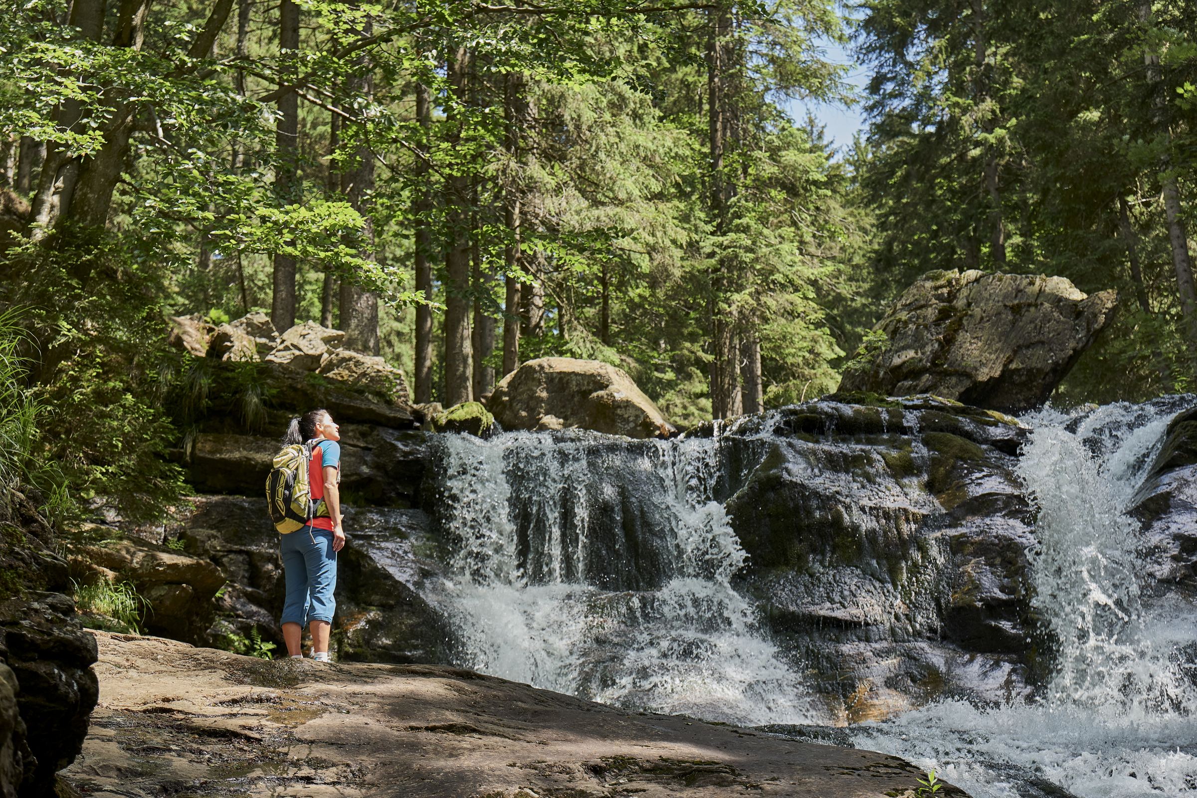 Rißlochfälle mit rauschendem Wasser